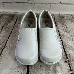 D22 Air Supply Plus Comfort System White Slip-on Shoes, 8.5, Pre-owned